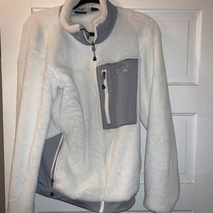 MOUNTAIN HARDWEAR WHITE FUZZY JACKET